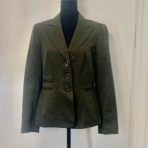 Evan-Picone Pant suit. Olive green, size 8. Worn once.